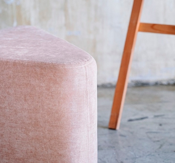 Пуфик треугольный Бежевый