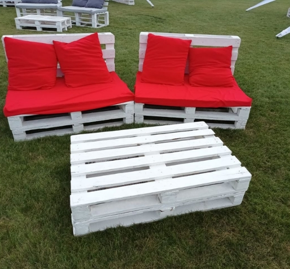 Белый стол из паллет