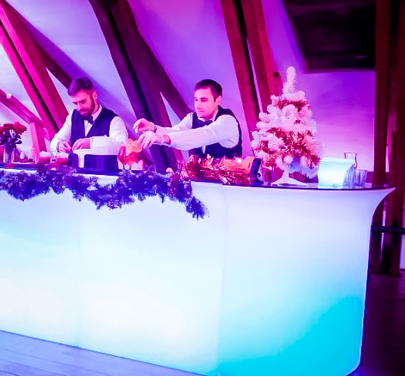 Светящаяся угловая барная стойка