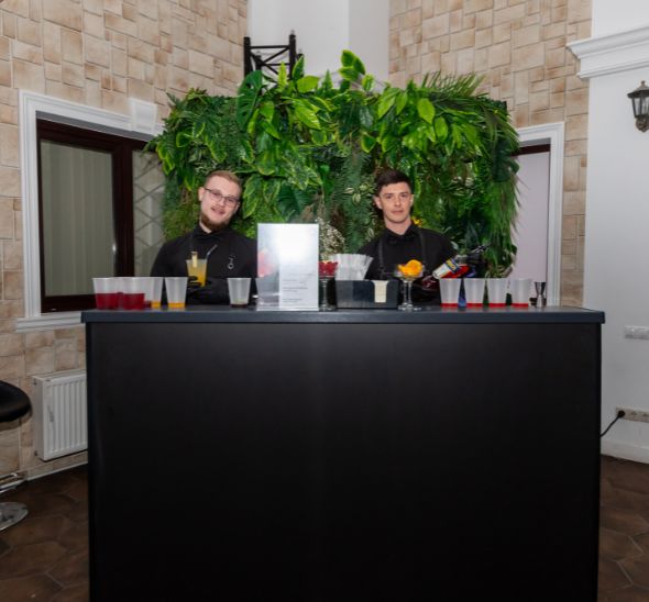 Черная барная стойка