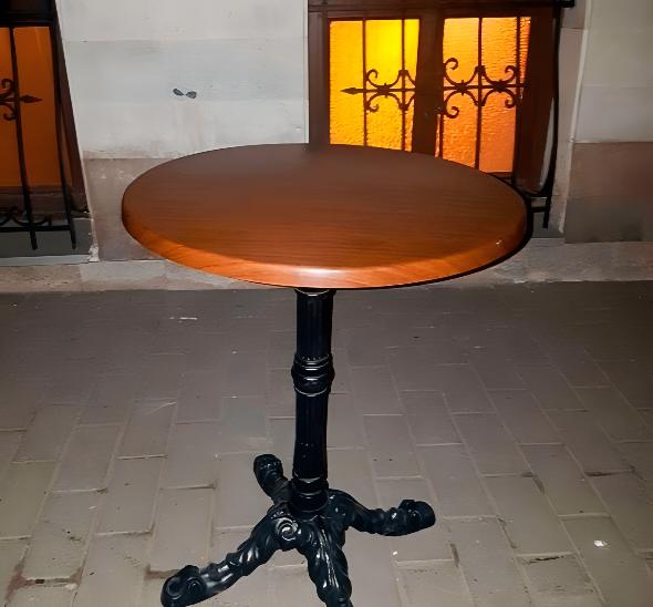 Стол Cafe table