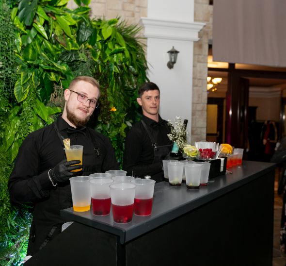 Черная барная стойка