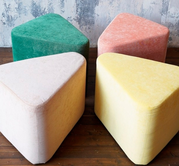 Пуфик треугольный Изумруд