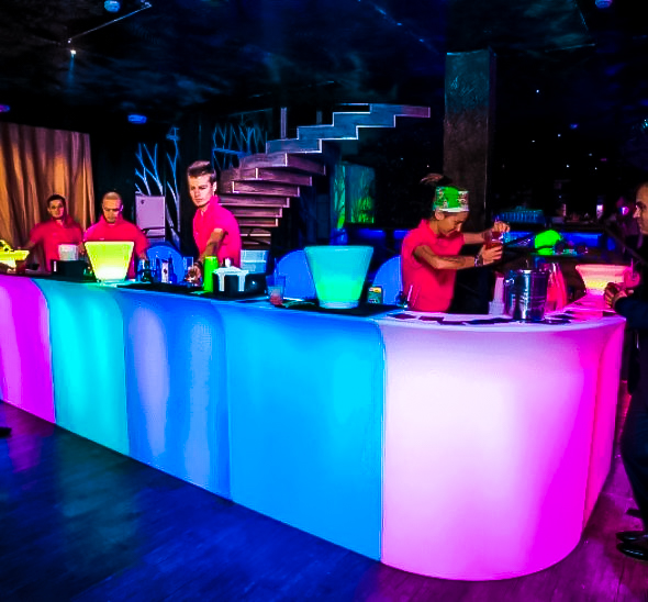 Светящаяся угловая барная стойка