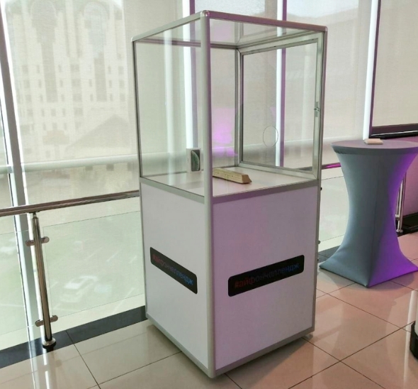 Витрина-подиум белая