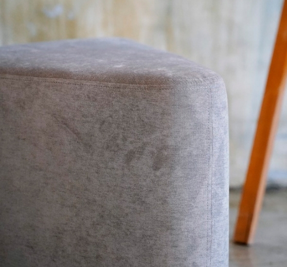 Пуфик треугольный Светло-серый