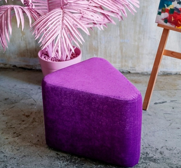 Пуфик треугольный Пурпурный