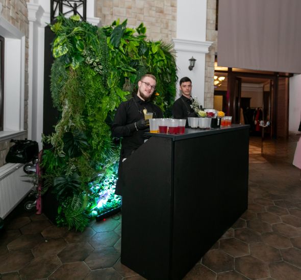 Черная барная стойка