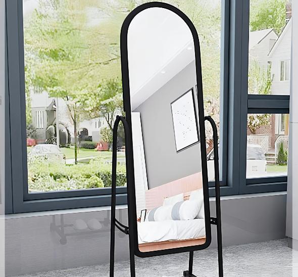 Зеркало напольное на колесиках