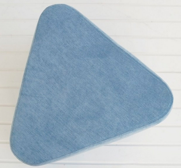 Пуфик треугольный Небесно-голубой