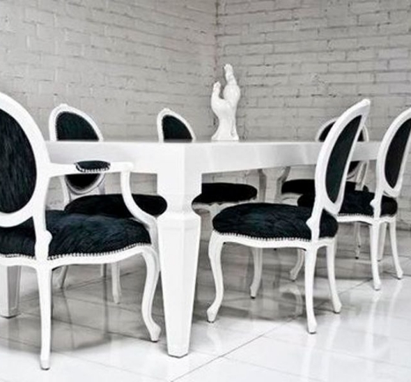 Стул Louis белого цвета с чёрной бархатной обивкой