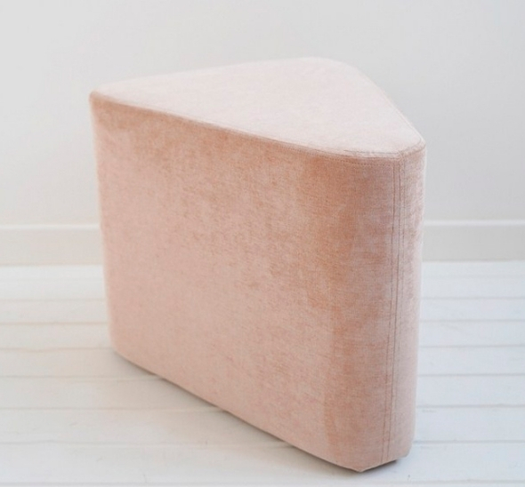 Пуфик треугольный Шампань