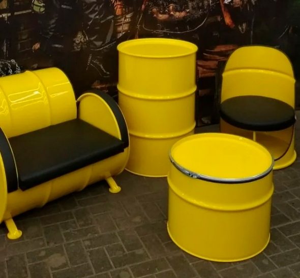 Стол журнальный из бочки жёлтый