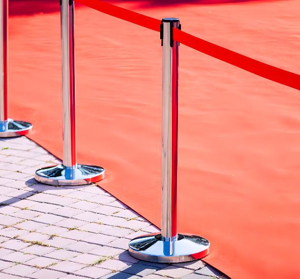 Столбик для ограждения с лентой