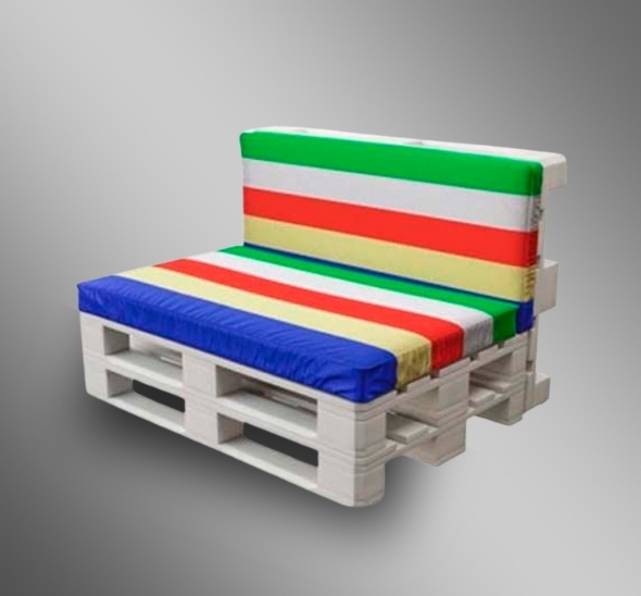 Двухместный диван White с разноцветными подушками