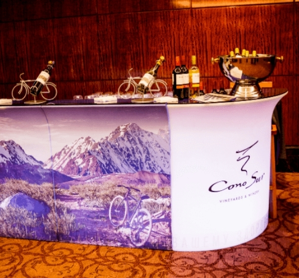 Брендированная барная стойка