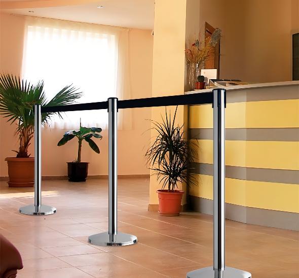 Столбик для ограждения с лентой