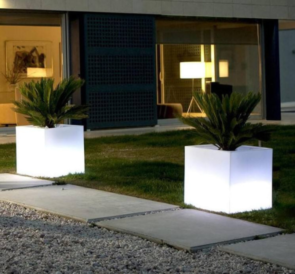 Светящийся куб с нишей